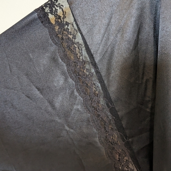 😃 Victoria's Secret short black robe sz L - Picture 2 of 8